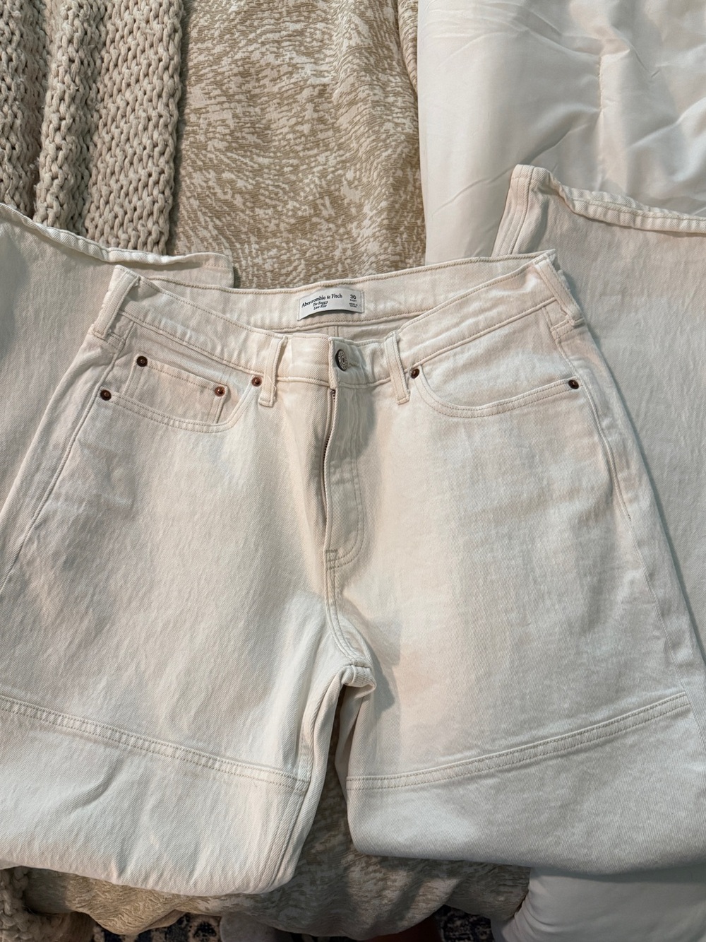 Abercrombie & Fitch Cream The Baggy Low Rise Women’s Jeans